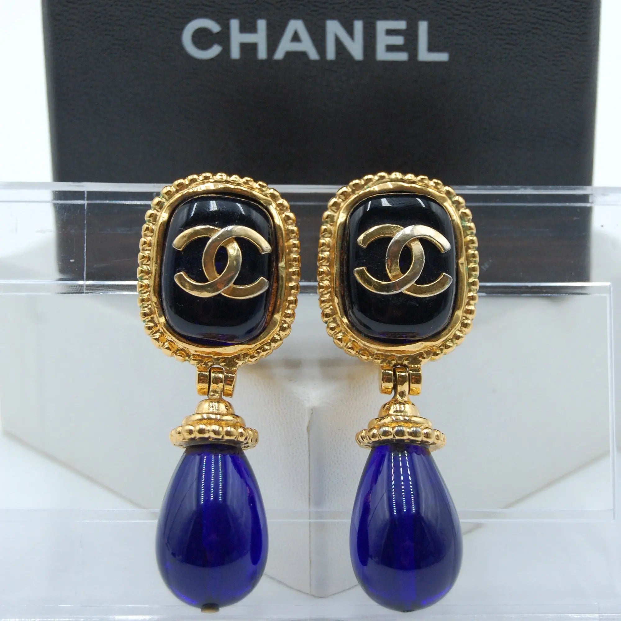 CHANEL Vintage Classic Precious Metal Earrings - BAGPHIC