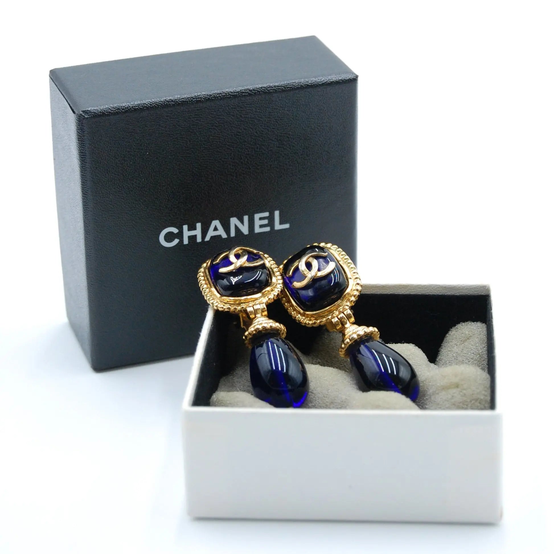CHANEL Vintage Classic Precious Metal Earrings - BAGPHIC